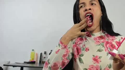 Snapshot of aisha_hotts777 chatting on September 2025 02:59:02 AM Aisha online show from September 2025 02:59:02 AM