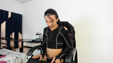 Snapshot of aisha_hotts777 chatting on October 2025 03:20:01 AM Aisha online show from October 2025 03:20:01 AM