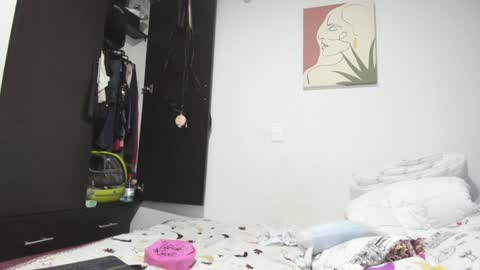 Katie   online show from February 2025 11:38:02 PM