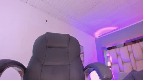 Snapshot of aishakassandra chatting on January 2025 05:47:02 PM KASSANDRA online show from January 2025 05:47:02 PM