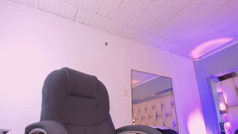 Snapshot of aishakassandra chatting on January 2025 02:25:01 PM KASSANDRA online show from January 2025 02:25:01 PM