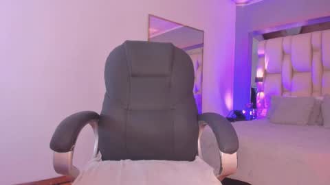 Snapshot of aishakassandra chatting on February 2025 11:32:02 AM KASSANDRA online show from February 2025 11:32:02 AM