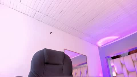 Snapshot of aishakassandra chatting on February 2025 02:37:02 PM KASSANDRA online show from February 2025 02:37:02 PM