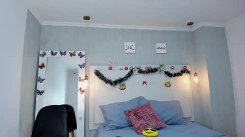 aishawild online show from December 2024 12:27:01 PM