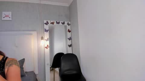aishawild online show from September 2025 12:51:01 PM