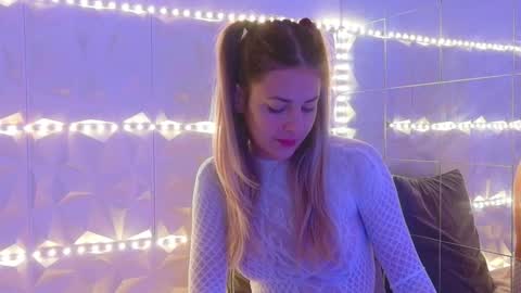 Aisha online show from October 2025 06:06:02 AM