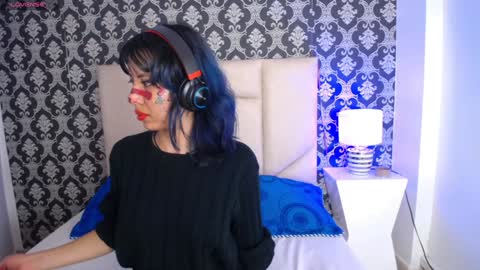 A K A N E  U W U online show from December 2024 07:36:01 PM