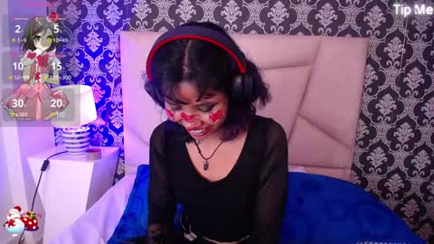 A K A N E  U W U online show from December 2024 03:32:01 PM