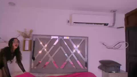 Snapshot of akira_hime chatting on September 2025 04:25:01 AM Akira online show from September 2025 04:25:01 AM