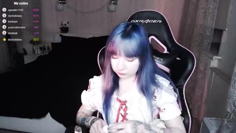 akirahartyx online show from October 2025 03:47:02 PM