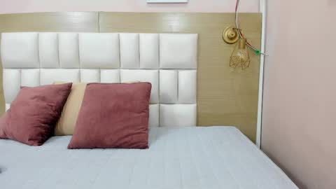 alahia_am online show from September 2025 11:32:01 AM