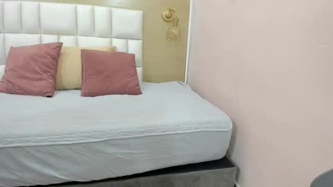 alahia_am online show from September 2025 11:32:01 AM