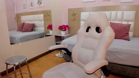 alahia_am online show from September 2025 11:32:01 AM