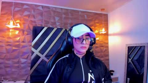 Snapshot of alahia_dangelo_ chatting on October 2025 11:40:02 AM ALAHIA online show from October 2025 11:40:02 AM