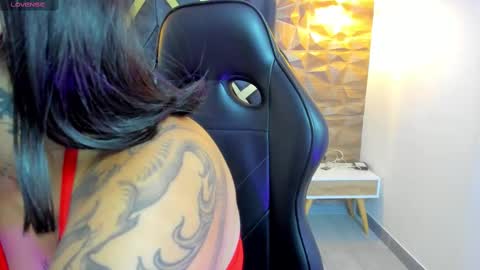 Snapshot of alahia_dangelo_ chatting on October 2025 11:19:01 AM ALAHIA online show from October 2025 11:19:01 AM