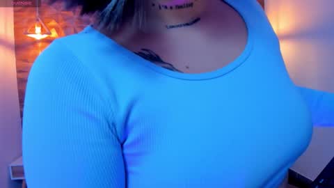 Snapshot of alahia_dangelo_ chatting on October 2025 11:19:01 AM ALAHIA online show from October 2025 11:19:01 AM