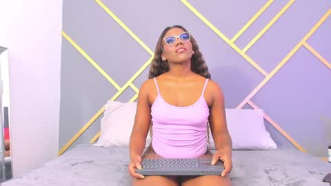 Snapshot of alaia_colins chatting on January 2025 04:09:01 AM alaia_colins online show from January 2025 04:09:01 AM