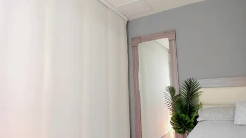 alaiaguerra online show from September 2025 07:49:01 PM