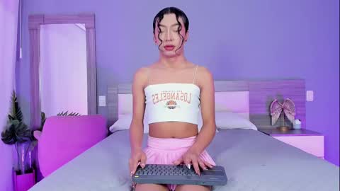 alaiaguerra online show from October 2025 07:45:01 PM