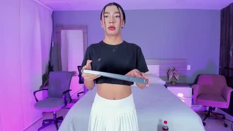 alaiaguerra online show from November 2025 07:37:01 PM