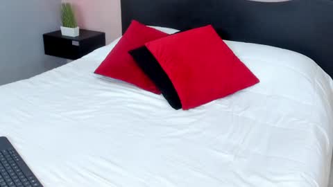     online show from February 2025 01:32:02 AM