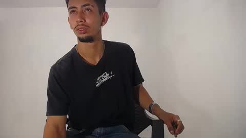 Snapshot of alan_gay chatting on October 2025 09:04:02 PM Alan online show from October 2025 09:04:02 PM