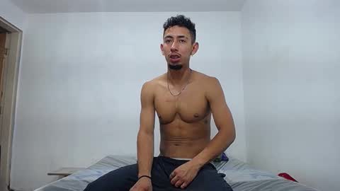 Snapshot of alan_gay chatting on October 2025 01:40:01 AM Alan online show from October 2025 01:40:01 AM