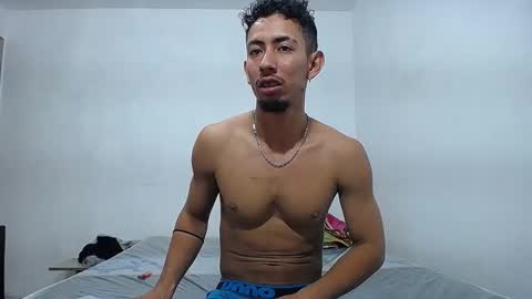 Snapshot of alan_gay chatting on November 2025 12:01:02 AM Alan online show from November 2025 12:01:02 AM