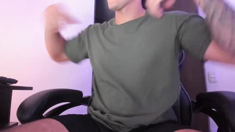 Snapshot of alan_muscle chatting on December 2024 07:32:01 AM Alan online show from December 2024 07:32:01 AM