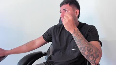 Snapshot of alan_muscle chatting on January 2025 06:54:01 AM Alan online show from January 2025 06:54:01 AM