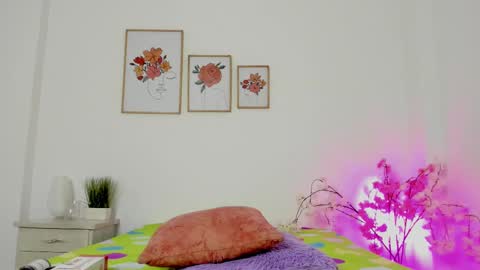 alana  online show from October 2025 02:42:01 AM