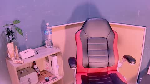 Snapshot of alanadelray chatting on February 2025 09:31:01 AM alanadelray online show from February 2025 09:31:01 AM