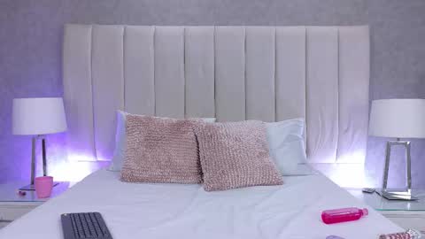 Alanah Bustamante online show from October 2025 08:41:01 PM