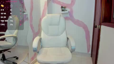 Snapshot of alanaryyderr chatting on December 2024 07:35:02 AM Alana Ryder online show from December 2024 07:35:02 AM