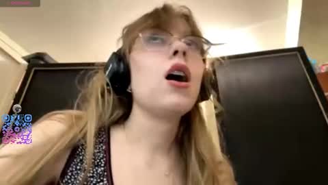 Snapshot of alanehadaller chatting on September 2025 05:18:01 PM Stella online show from September 2025 05:18:01 PM