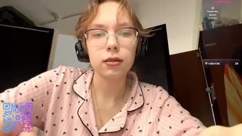 Snapshot of alanehadaller chatting on October 2025 08:09:01 AM Stella online show from October 2025 08:09:01 AM