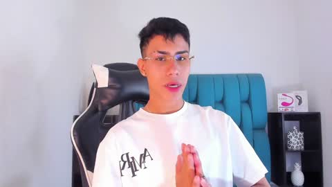 alannaughty_ online show from January 2025 10:01:01 PM