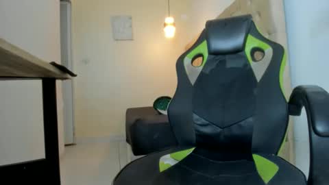 Snapshot of alantrickz365 chatting on November 2025 10:25:01 AM alantrickz365 online show from November 2025 10:25:01 AM