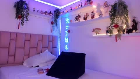 albaandthayron online show from March 2025 08:20:02 PM