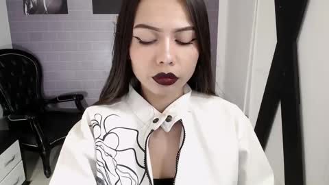 Snapshot of aleesha_cameron02 chatting on October 2025 12:11:01 PM Ale online show from October 2025 12:11:01 PM