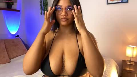 Snapshot of aleiascott chatting on October 2025 12:22:01 AM Aleia online show from October 2025 12:22:01 AM