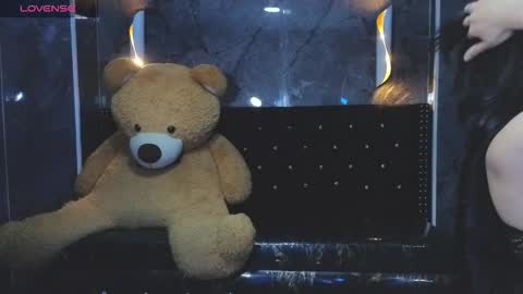 Snapshot of aleja05_b chatting on November 2025 08:30:01 PM aleja online show from November 2025 08:30:01 PM