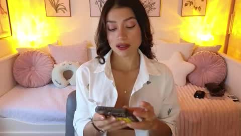 Alejandhra online show from November 2025 12:06:01 PM