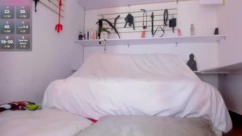 Alejandra online show from February 2025 01:41:01 PM