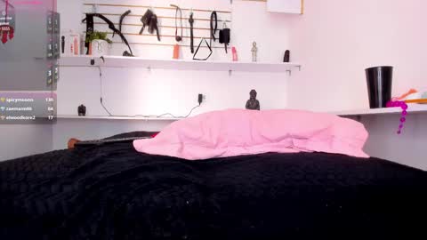 Alejandra online show from March 2025 06:59:02 PM