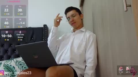 Snapshot of alejandro_g23 chatting on October 2025 09:12:02 PM Alejo online show from October 2025 09:12:02 PM