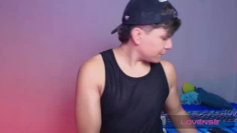 Alejandro G online show from November 2025 02:47:01 AM