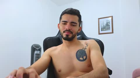 alejandroo_7 online show from December 2024 10:26:02 PM