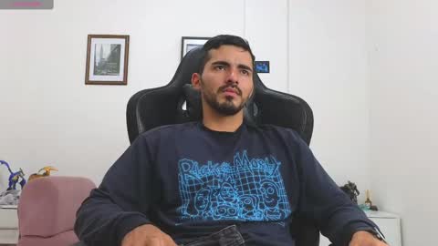 alejandroo_7 online show from October 2025 07:33:02 PM