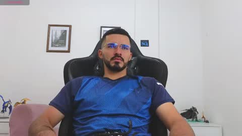 alejandroo_7 online show from October 2025 05:36:02 PM